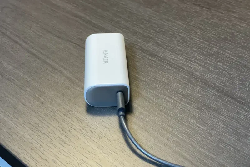 Anker Nano Power BankにUSBケーブルを挿したところ