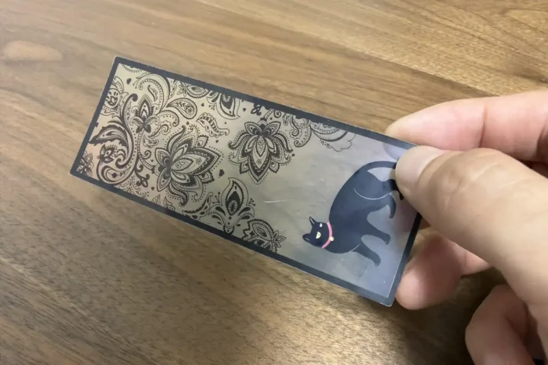 持ち上げると色がわかりづらい